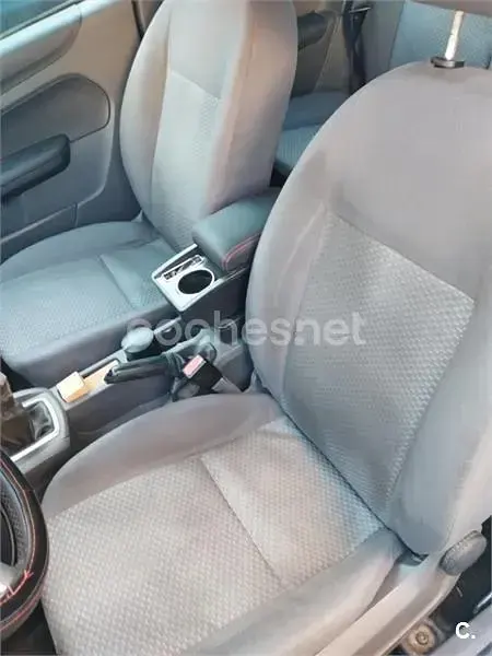 Usado Ford Focus Trend 100 CV (73 kW) 2005 Azul Berlina