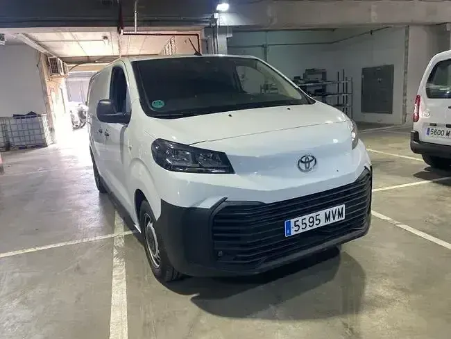 Usado Toyota Proace 120 CV (88 kW) 2024 Blanco Monovolumen