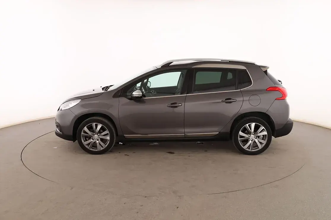 Usado Peugeot 2008 Allure 100 CV (73 kW) 2015 Gris SUV