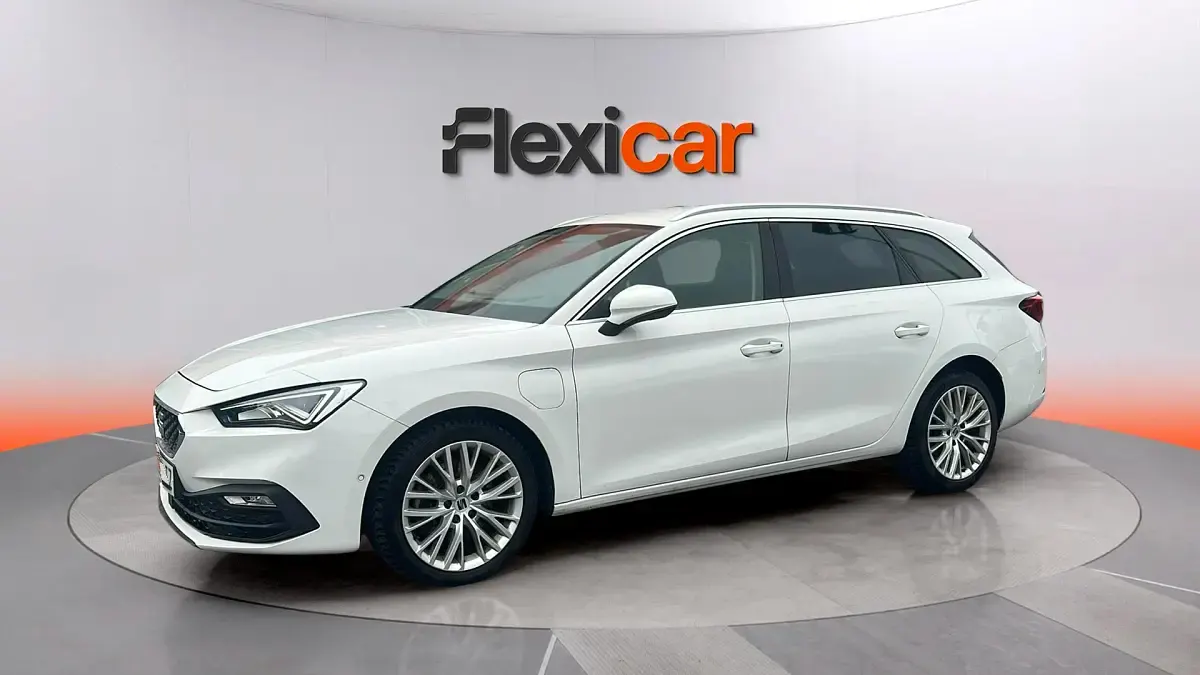 Usado Seat Leon ST 150 CV (110 kW) 2021 Blanco Familiar