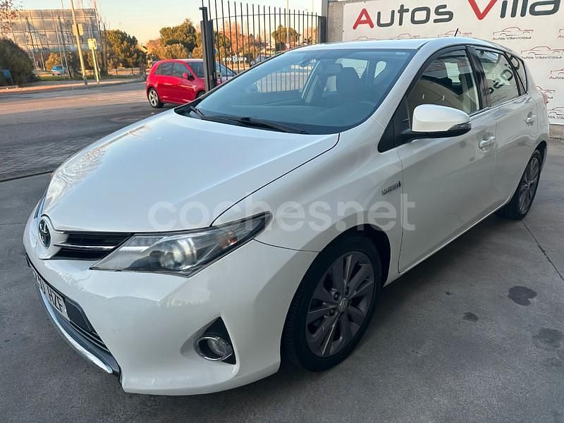 Usado Toyota Auris Hybrid Active 136 CV (100 kW) 2014 Blanco Berlina