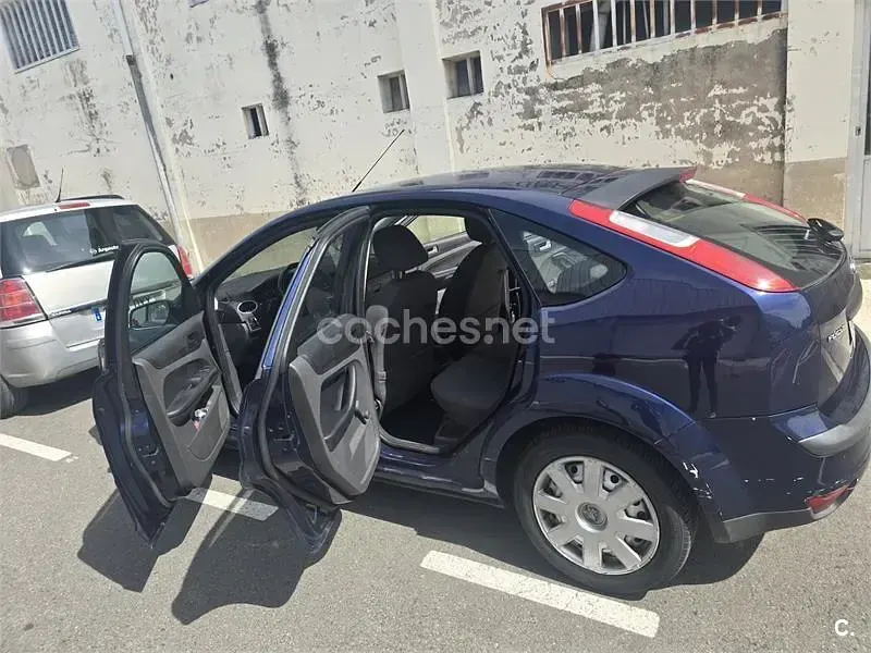 Usado Ford Focus Trend 115 CV (84 kW) 2006 Azul Berlina