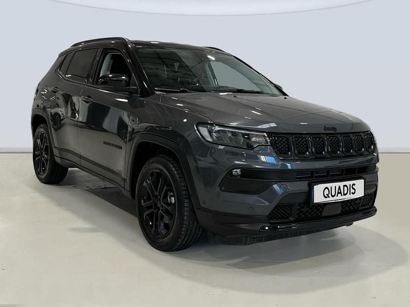 Usado Jeep Compass Night Eagle 131 CV (96 kW) 2022 Gris SUV