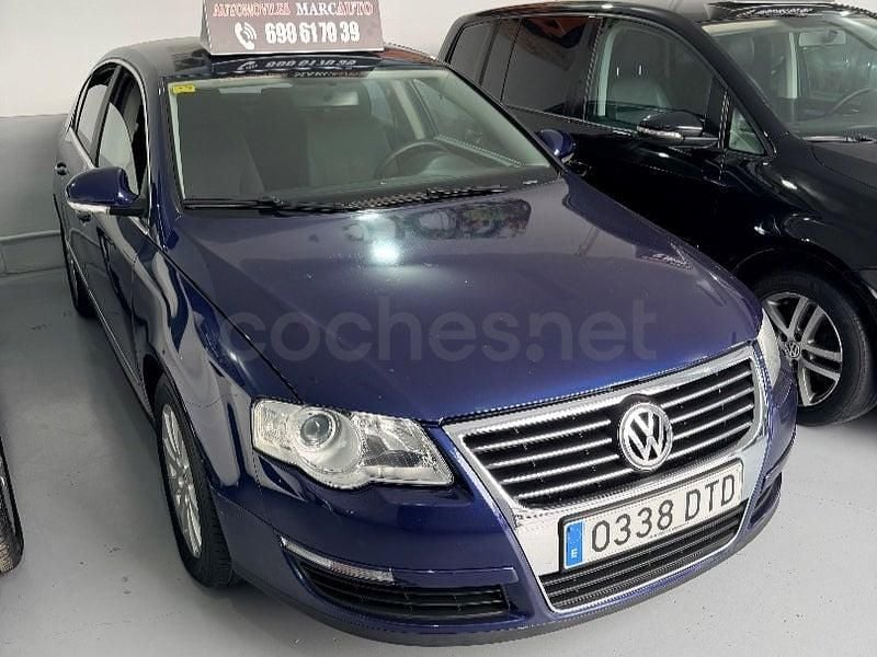 Usado VW Passat Highline 140 CV (102 kW) 2005 Azul Berlina