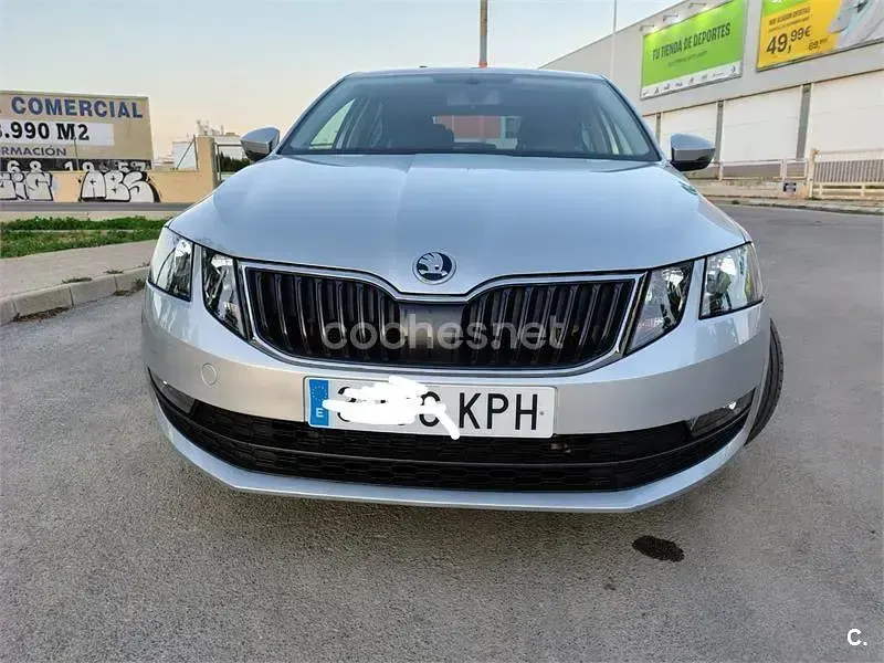 Usado Skoda Octavia 150 CV (110 kW) 2018 Gris / plata Berlina