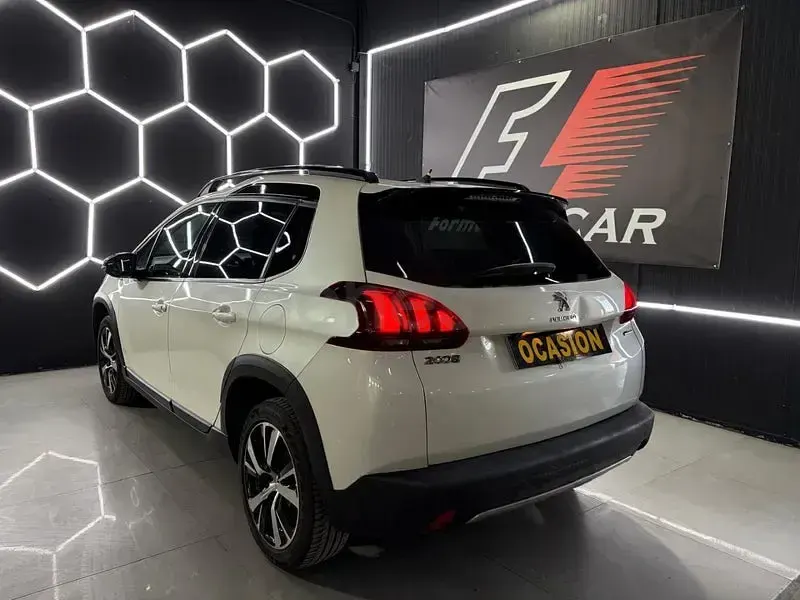 Usado Peugeot 2008 GT-line 110 CV (80 kW) 2016 Blanco SUV