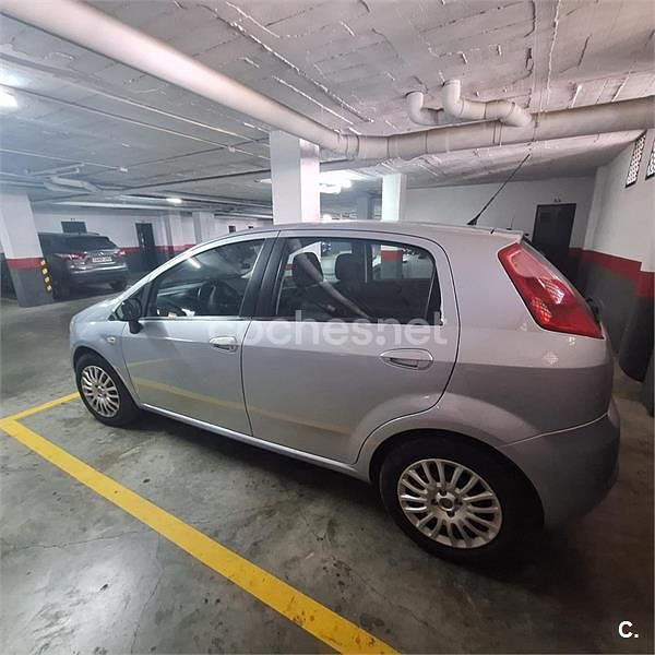 Usado Fiat Punto Evo Dynamic 90 CV (66 kW) 2010 Gris / plata Utilitario