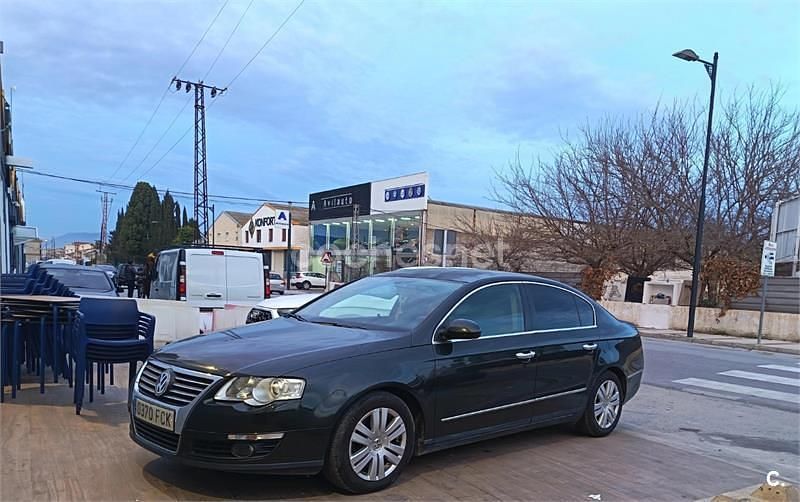 Usado VW Passat Highline 140 CV (102 kW) 2007 Verde Berlina