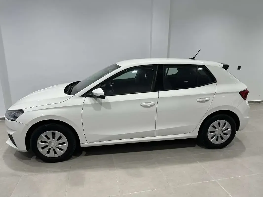 Usado Skoda Fabia 80 CV (58 kW) 2023 Blanco Utilitario