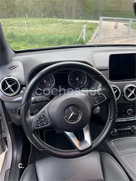 Usado Mercedes B200 136 CV (100 kW) 2019 Gris / plata Utilitario