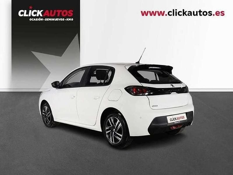 Usado Peugeot 208 Active 101 CV (74 kW) 2023 Blanco Utilitario