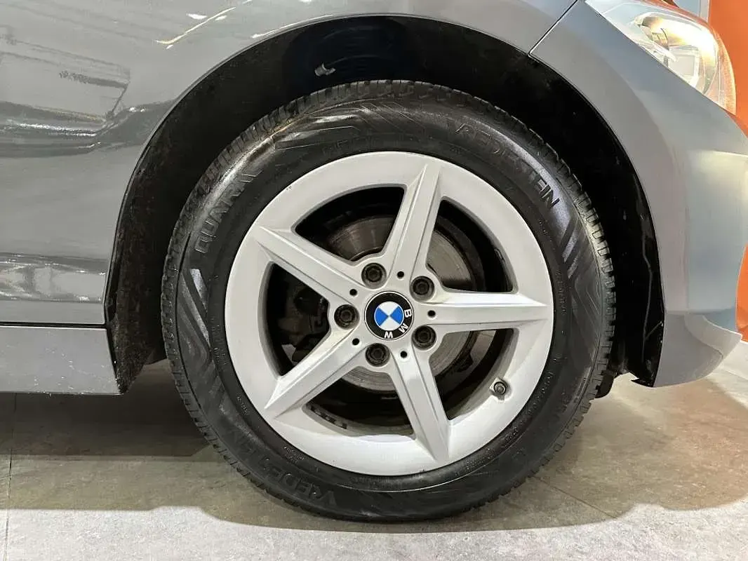 Usado BMW 116 116 CV (85 kW) 2018 Gris Utilitario
