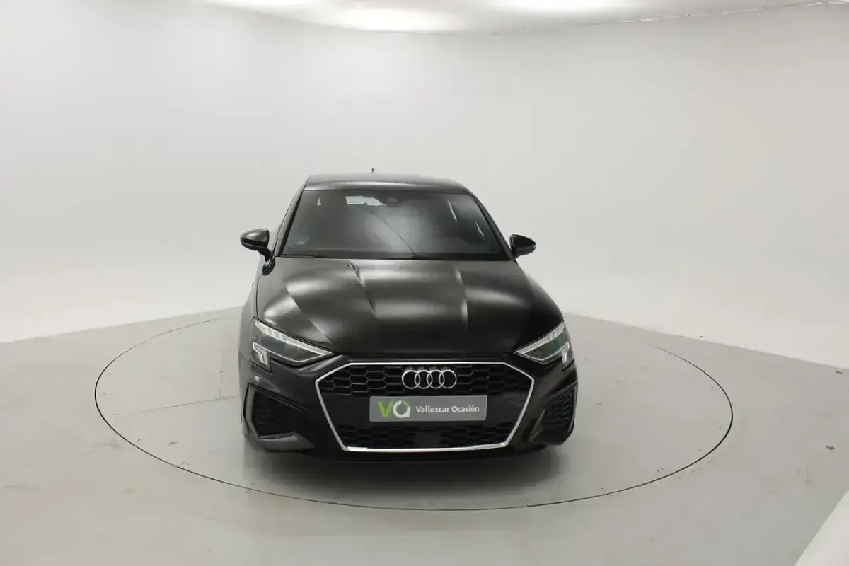 Usado Audi A3 150 HP (110 kW) 2023 Preto Sedan