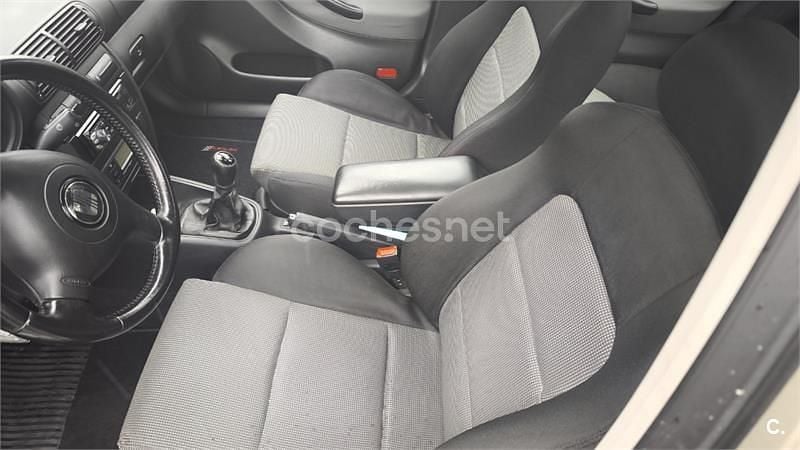 Usado Seat Toledo Sport 110 CV (80 kW) 2003 Beige Berlina