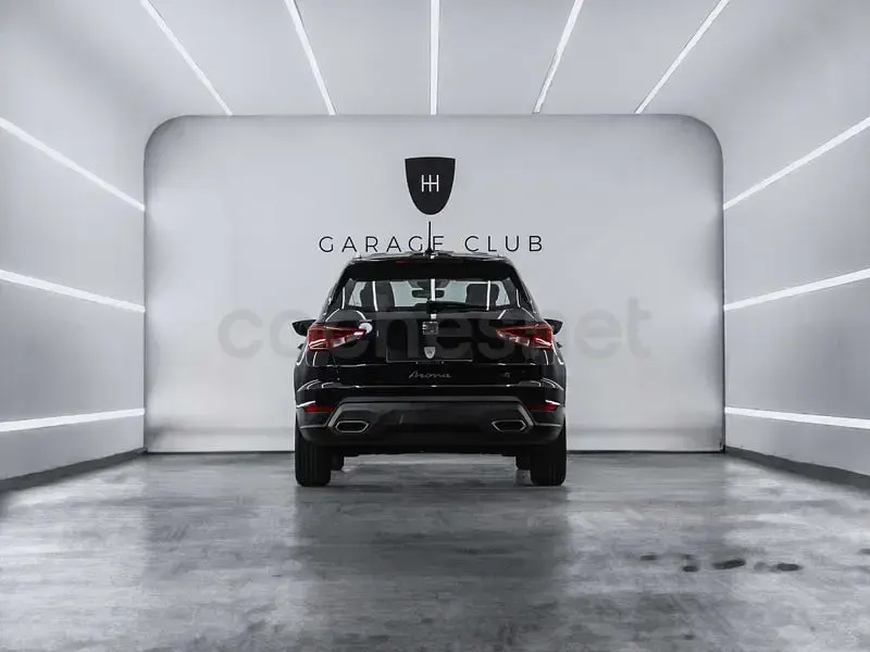 Usado Seat Arona FR 110 CV (80 kW) 2022 Gris / plata SUV