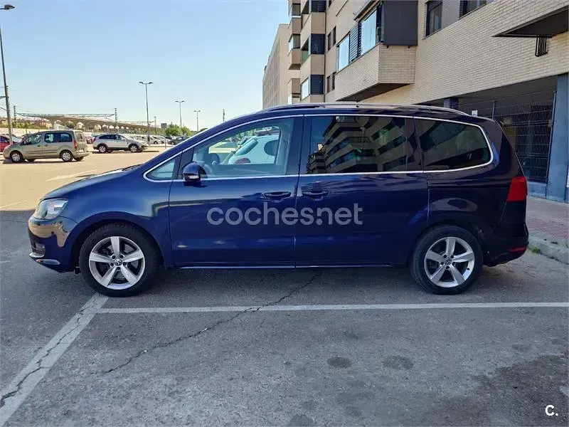Usado VW Sharan Advance 140 CV (102 kW) 2015 Azul Monovolumen