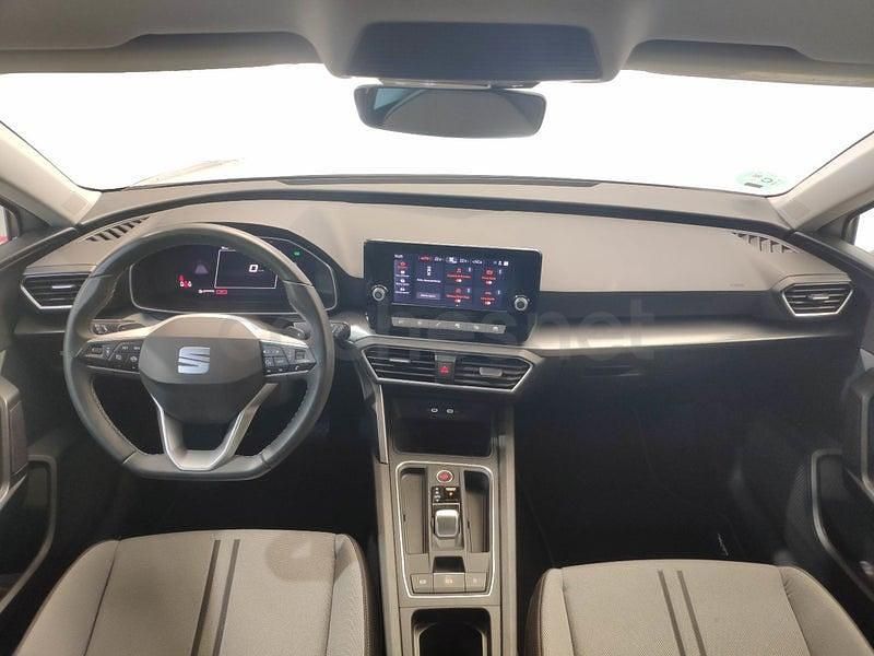 Usado Seat Leon Style 150 CV (110 kW) 2021 Blanco Familiar