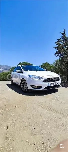 Usado Ford Focus Trend 125 CV (91 kW) 2015 Blanco Berlina