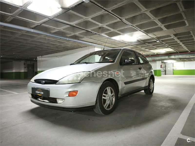 Gris / plata Usado 2001 Ford Focus Trend Berlina | 1750 € (Precio justo) - Imagen 1/4