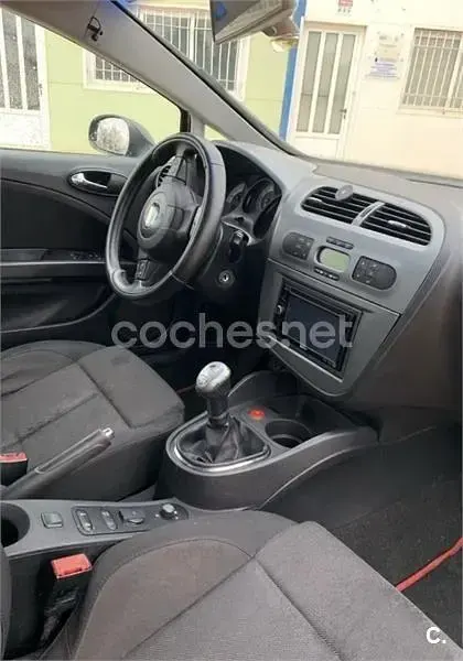 Usado Seat Leon Sport 140 CV (102 kW) 2007 Negro Utilitario