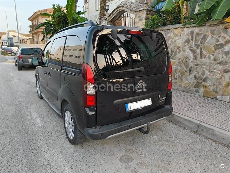Usado Citroën Berlingo Feel 110 CV (80 kW) 2016 Negro Monovolumen