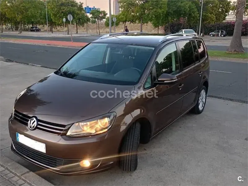 Usado VW Touran Advance 140 CV (102 kW) 2011 Marrón Monovolumen