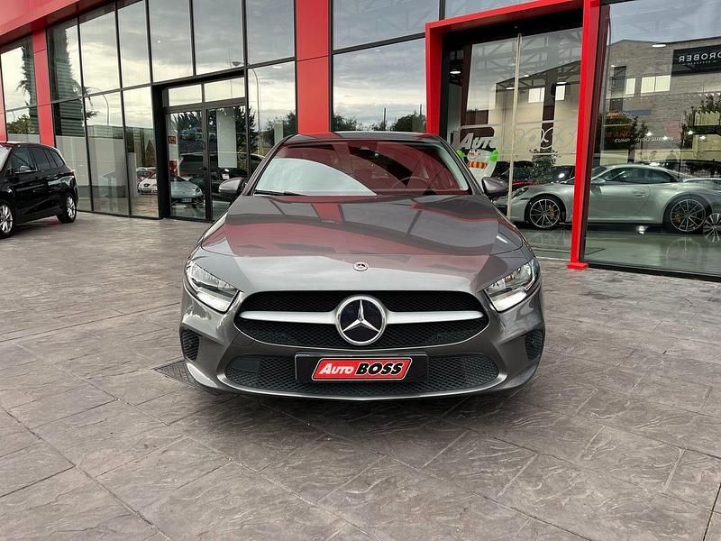 Usado Mercedes A180 116 CV (85 kW) 2020 Gris / plata Berlina