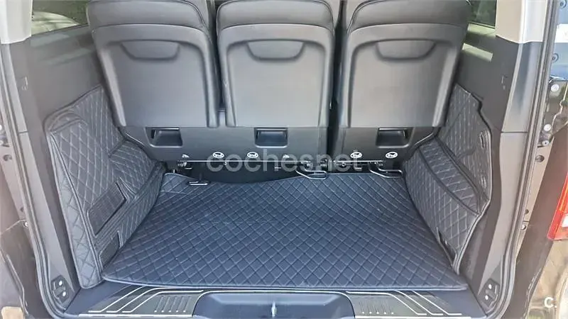 Käytetty Mercedes V250 Avantgarde 204 HP (150 kW) 2019 Musta Tila-auto