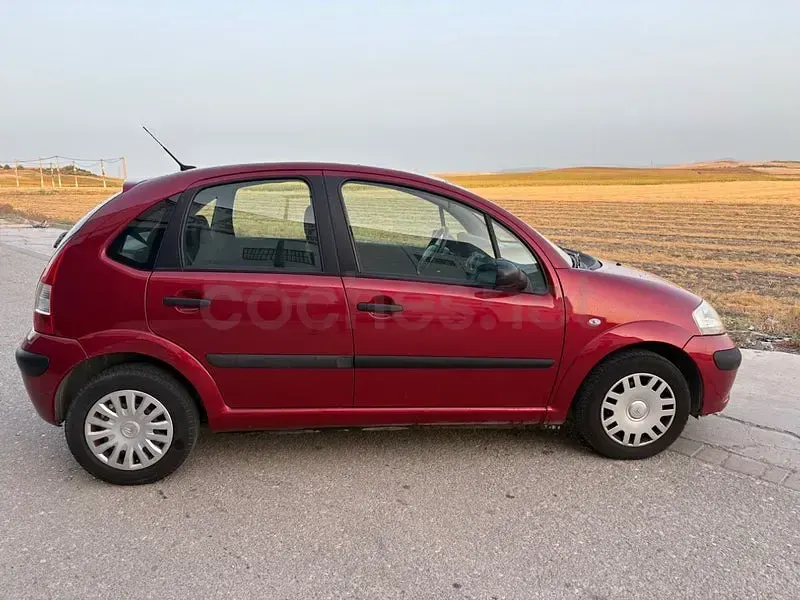Usado Citroën C3 Furio 61 CV (44 kW) 2009 Granate Berlina