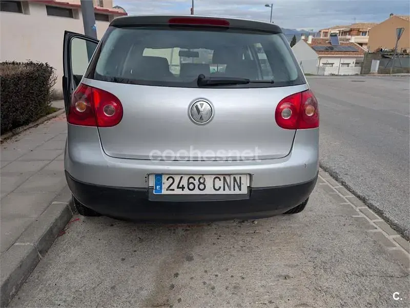 Usado VW Golf IV Highline 140 CV (102 kW) 2003 Gris / plata Berlina