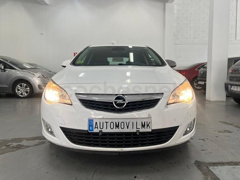 Usado Opel Astra Enjoy 110 CV (80 kW) 2010 Blanco Berlina