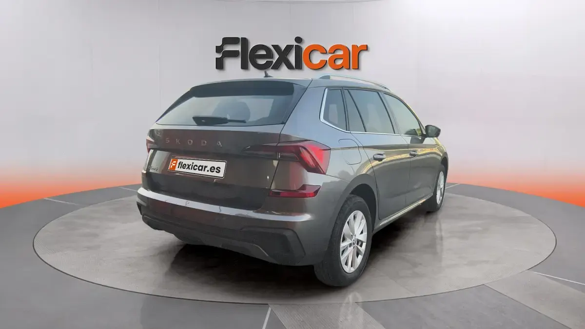 Usado Skoda Kamiq Selection 116 CV (85 kW) 2024 Gris SUV