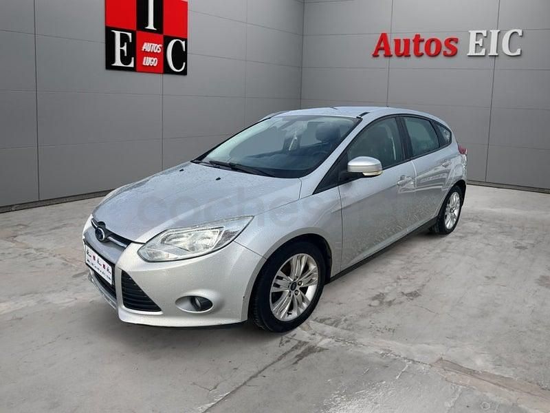 Usado Ford Focus 125 CV (91 kW) 2013 Gris / plata Berlina