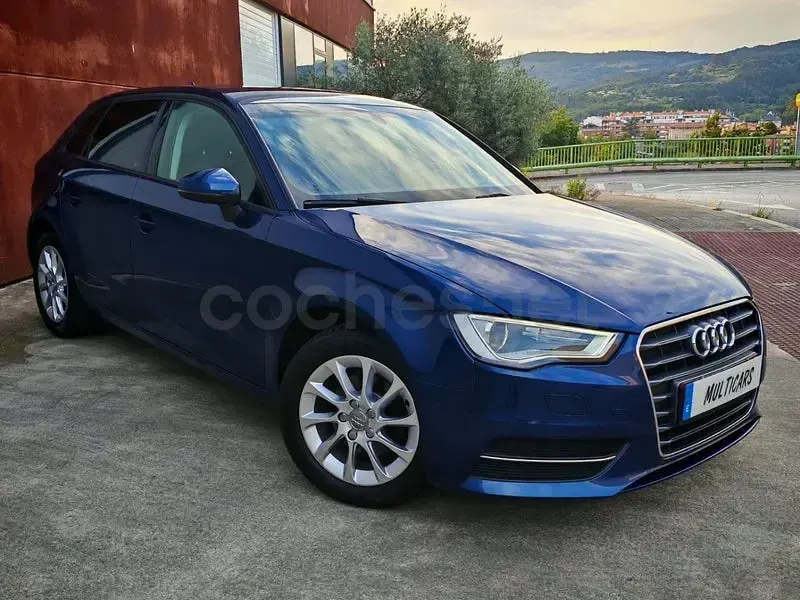 Usado Audi A3 110 CV (80 kW) 2014 Azul Berlina