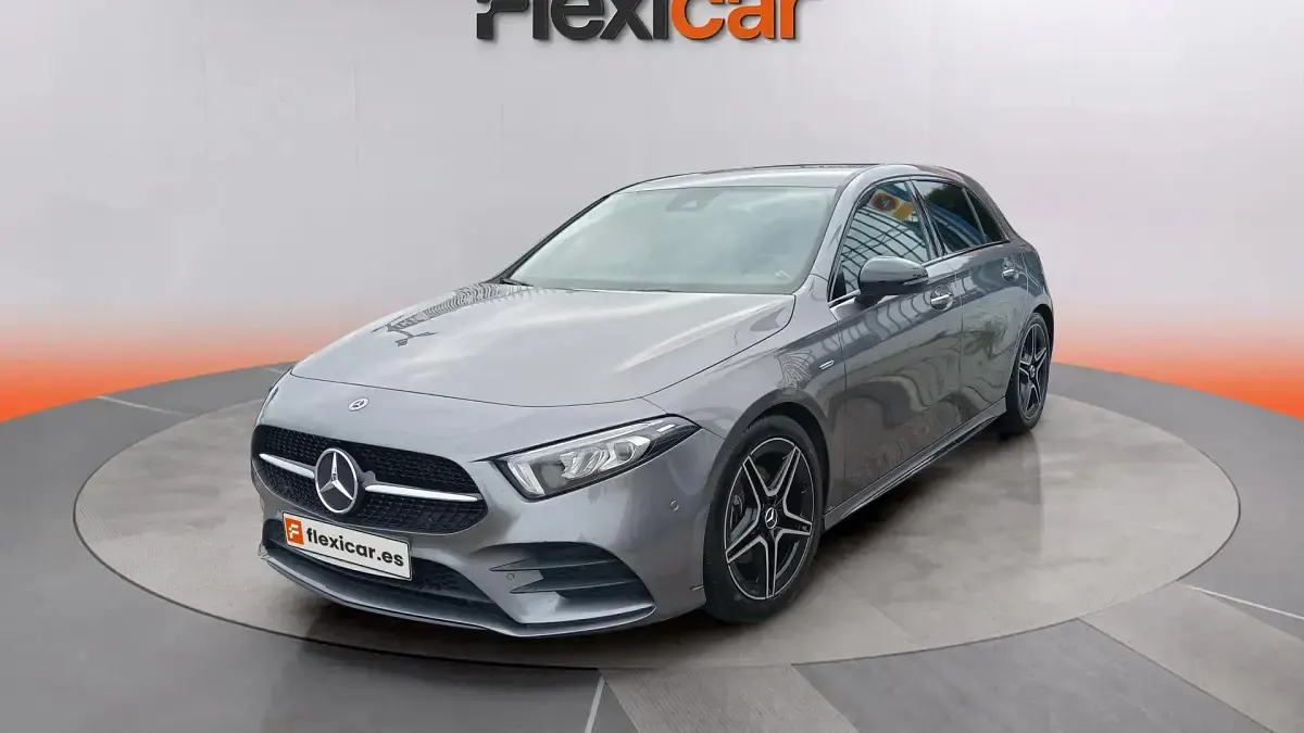 Usado Mercedes A180 116 CV (85 kW) 2022 Gris Utilitario