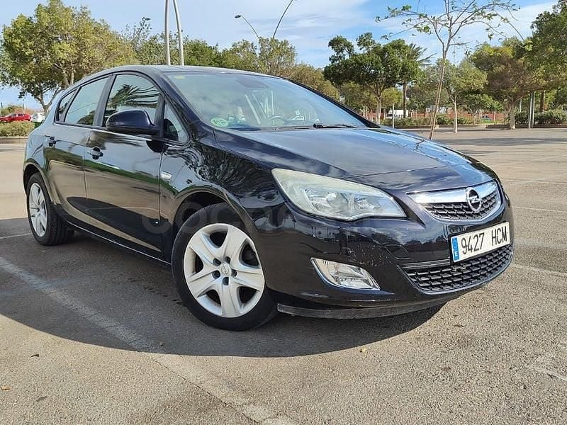 Usado Opel Astra Selective 110 CV (80 kW) 2011 Negro Berlina