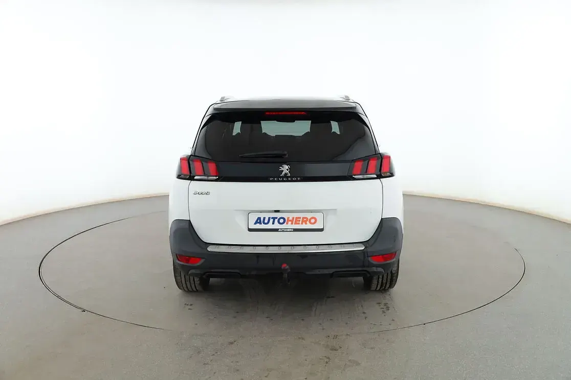 Usado Peugeot 5008 Allure 130 CV (95 kW) 2019 Blanco SUV