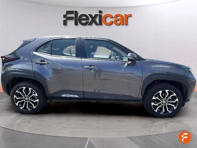 Usado Toyota Yaris Hybrid Active 116 CV (85 kW) 2024 Gris SUV