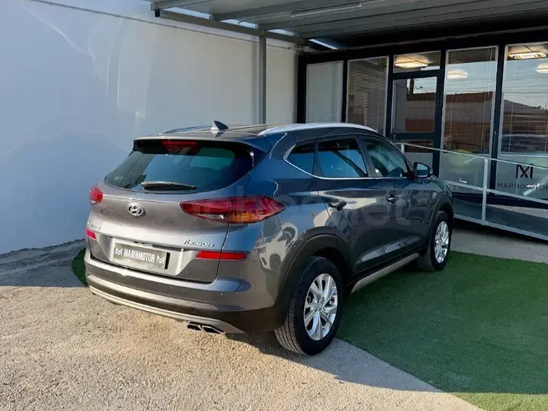 Usado Hyundai Tucson 115 CV (84 kW) 2020 Gris / plata SUV
