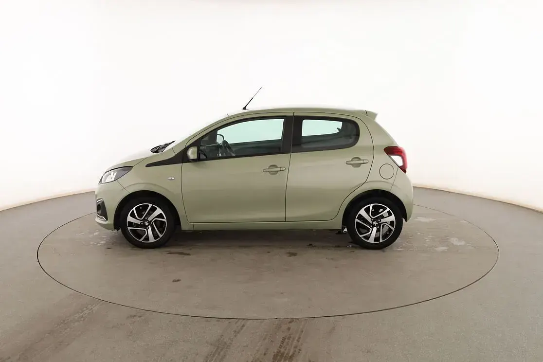 Usado Peugeot 108 Allure 72 CV (52 kW) 2022 Verde Berlina