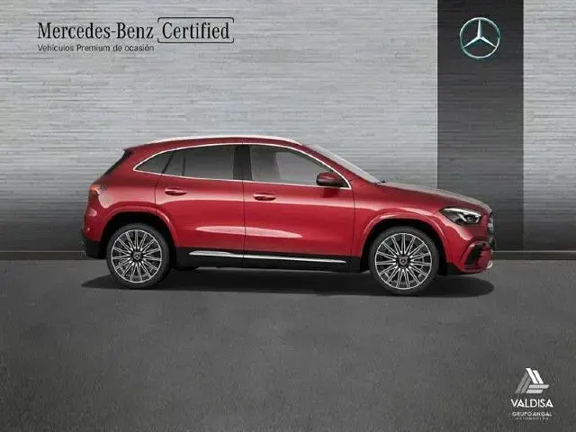 Usado Mercedes GLA220 190 CV (139 kW) 2024 Manufaktur rojo patagonia SUV