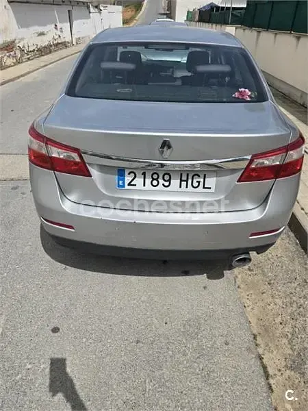 Usado Renault Latitude Expression 150 CV (110 kW) 2011 Gris / plata Berlina