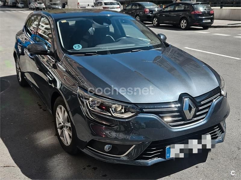 Usado Renault Mégane IV Zen 130 CV (95 kW) 2017 Gris / plata Berlina