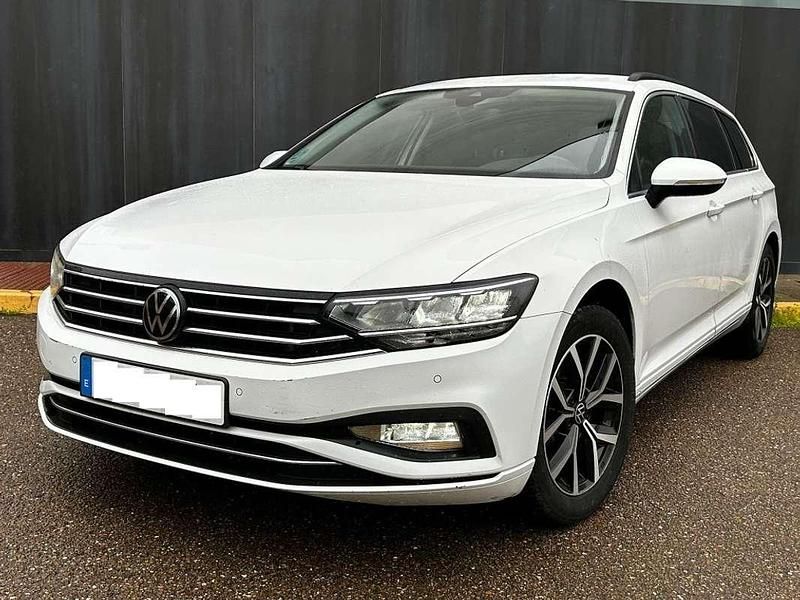 Usado VW Passat Executive 150 CV (110 kW) 2022 Blanco Familiar