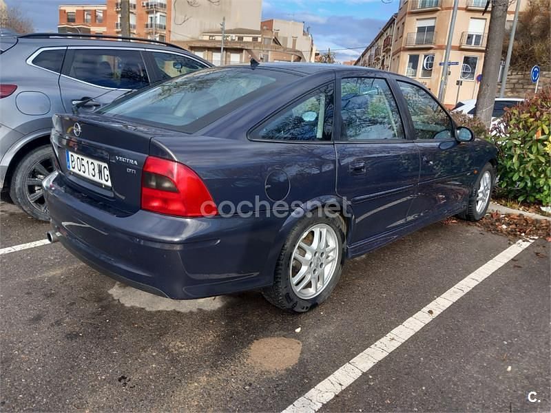 Negro Usado 1999 Opel Vectra Berlina | 2500 € (Precio justo) - Imagen 1/4