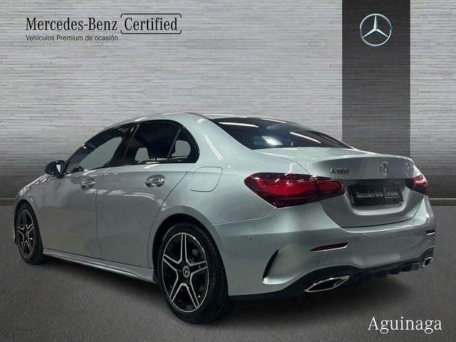Usado Mercedes A180 AMG line 136 CV (100 kW) 2025 Plata hightech