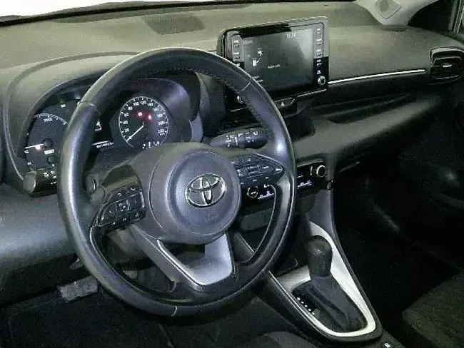 Usado Toyota Yaris Active 116 CV (85 kW) 2022 Blanco Utilitario