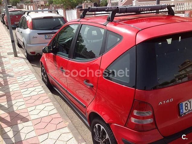 Usado Mercedes A140 Classic 82 CV (60 kW) 2001 Rojo Monovolumen