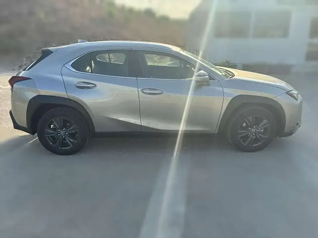 Usado Lexus UX 250h Business Edition 152 CV (111 kW) 2023 Gris SUV