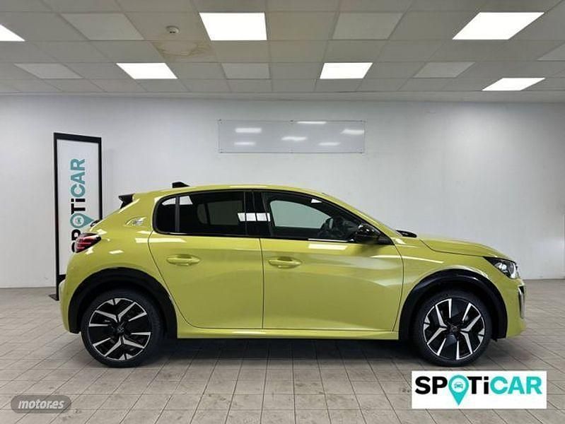 Usado Peugeot e-208 GT 114 kW (156 CV) 2024 Amarillo Utilitario